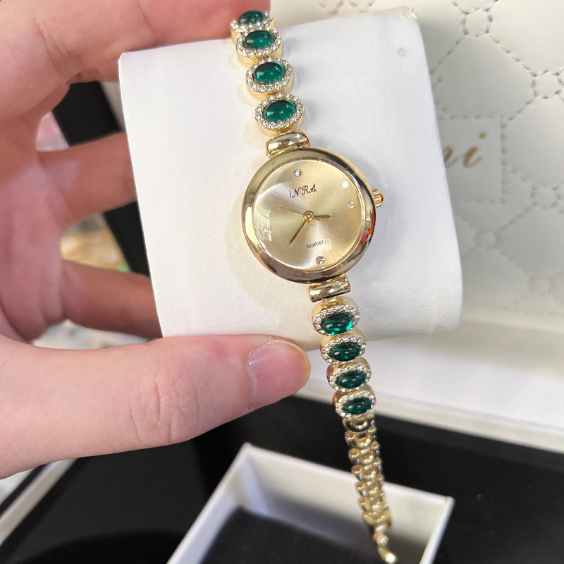 ✨ Vintage-inspired ladies' rhinestone round watch—timeless elegance that complements any outfit! ✨
