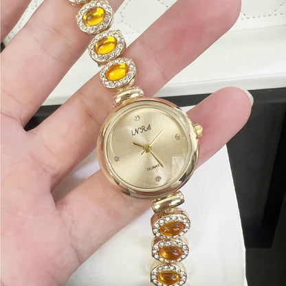 ✨ Vintage-inspired ladies' rhinestone round watch—timeless elegance that complements any outfit! ✨