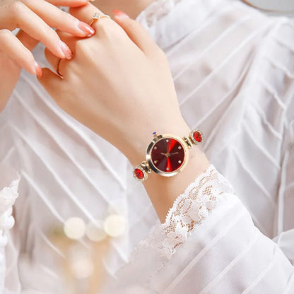 ✨ Vintage-inspired ladies' rhinestone round watch—timeless elegance that complements any outfit! ✨