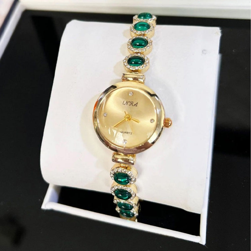✨ Vintage-inspired ladies' rhinestone round watch—timeless elegance that complements any outfit! ✨