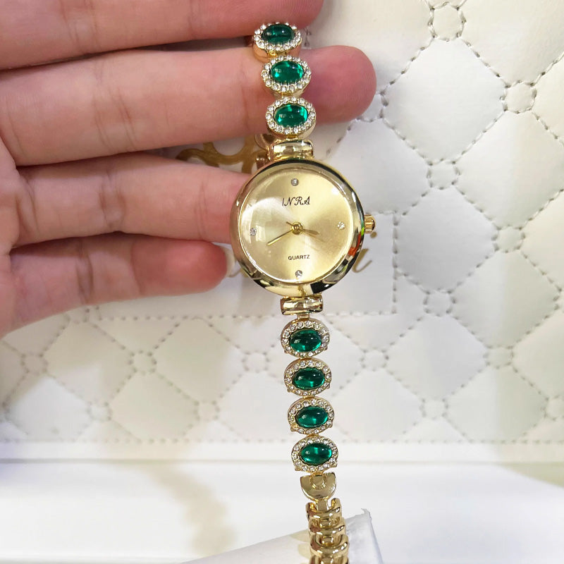 ✨ Vintage-inspired ladies' rhinestone round watch—timeless elegance that complements any outfit! ✨