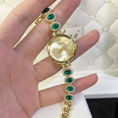 ✨ Vintage-inspired ladies' rhinestone round watch—timeless elegance that complements any outfit! ✨