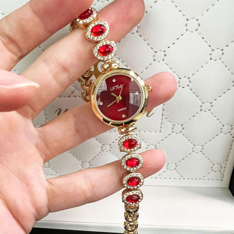 ✨ Vintage-inspired ladies' rhinestone round watch—timeless elegance that complements any outfit! ✨