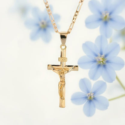 ✨✝️ Gold Crucifix Necklace – Detailed INRI Motif, Adjustable Figaro Chain & Hypoallergenic Finish 💛