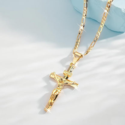 ✨✝️ Gold Crucifix Necklace – Detailed INRI Motif, Adjustable Figaro Chain & Hypoallergenic Finish 💛
