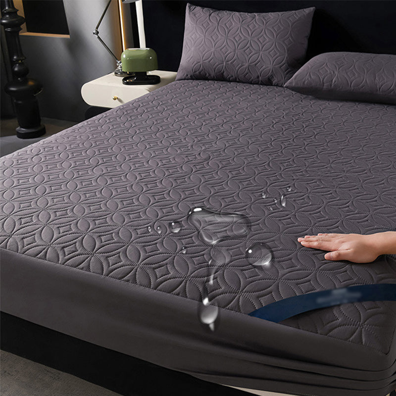 🥳2026 HOT SALE🛏️Quilted Waterproof Mattress Protector – Blocks spills & stains, keeps your mattress fresh. Deep pocket, no shifting. Sleep soundly! 😴✨