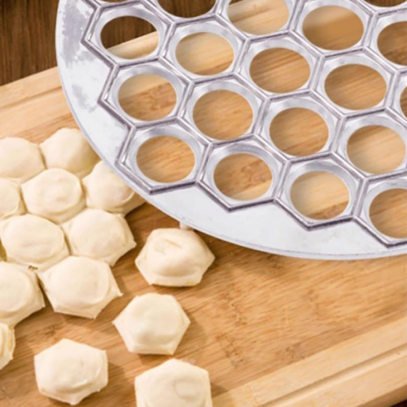 🥳2026 HOT SALE🥳💞50K+ SOLD! 🥟🛡️ Aluminum Dumpling Mold – 37 clear cavities shape perfect dumplings without hand strain. Sturdy support prevents deformation – no more broken dumplings! 🍽️✅